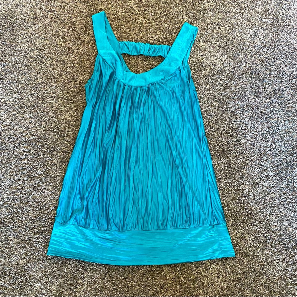 b.wear sleeveless turquoise top -Medium